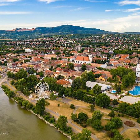 Becsi Kapu Apartman Lägenhet Vác Exteriör bild