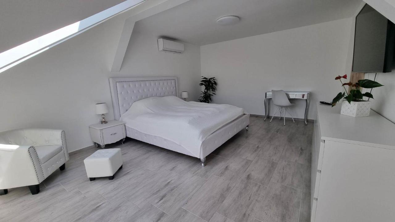 Becsi Kapu Apartman Lägenhet Vác Exteriör bild